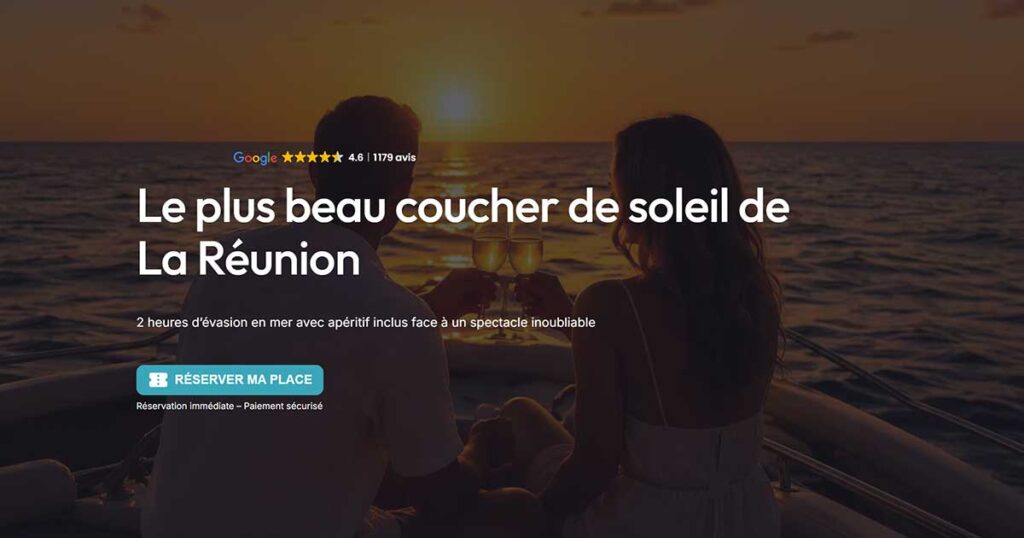 Location bateau avec skipper 4 Apéritif au coucher du soleil sur un bateau à La Réunion