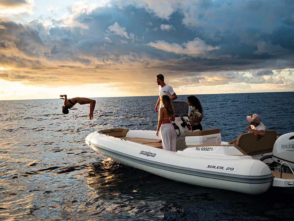 Location bateau avec skipper 2 baignade en mer reunion 1300x975 1